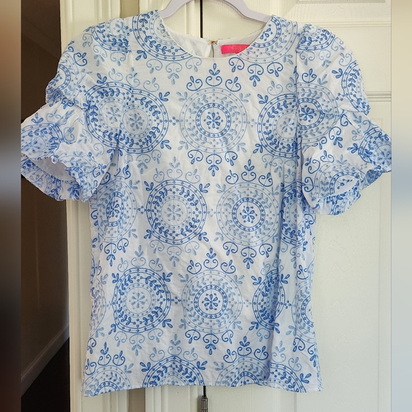 Lilly Pulitzer Tops - Lilly Pulitzer Lailah short sleeve embroidered blouse XS